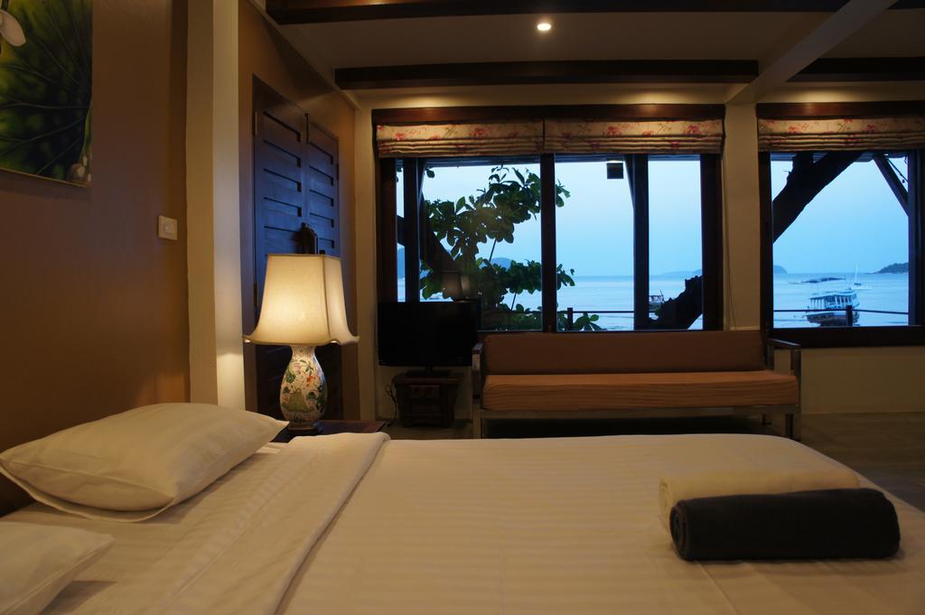 Rawai View Beachfront Buitenkant foto